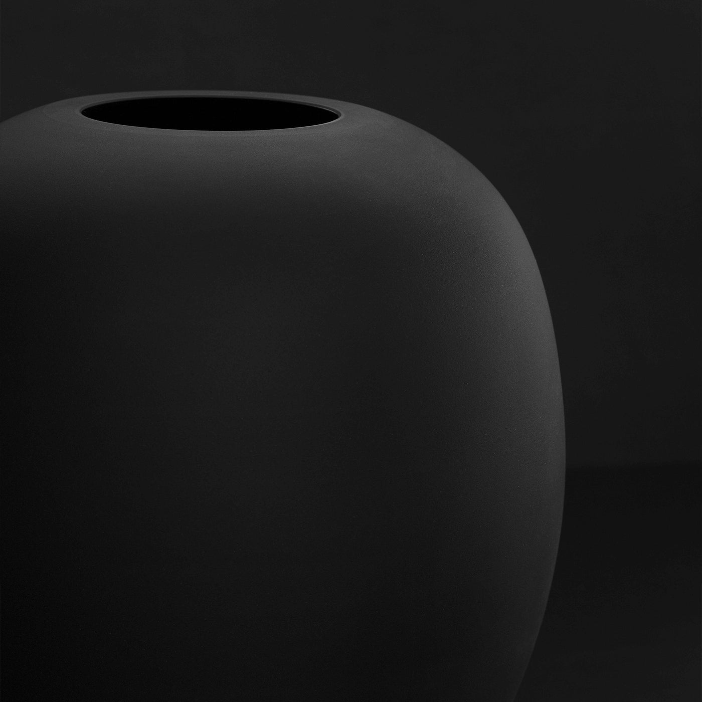 SILKY BLACK vase